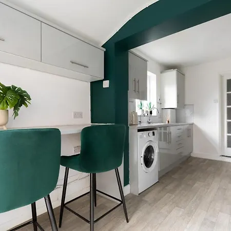 Perry Place - Forest Hill- 3 Bed House