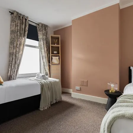 Perry Place - Forest Hill- 3 Bed House London