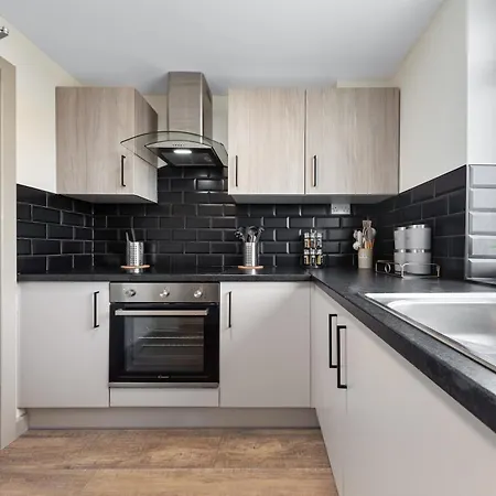 Charming Serviced Ensuite Modern Studio - Sleeps 2 - Near Wembley Stadium - Good Transport Link To Central London - Harrow Ha3 Guest house *