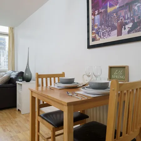 Apartment Beautiful 1 Bed With Living