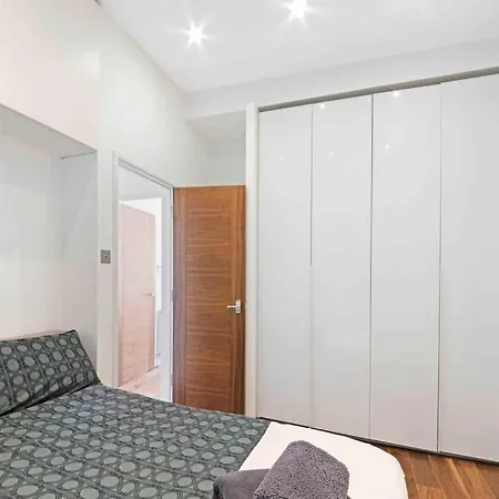 Huge 1 Bed -sleeps 4 De Lux Soho Fitzrovia London