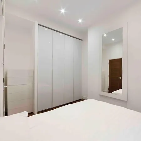 Huge 1 Bed -sleeps 4 De Lux Soho Fitzrovia Apartment
