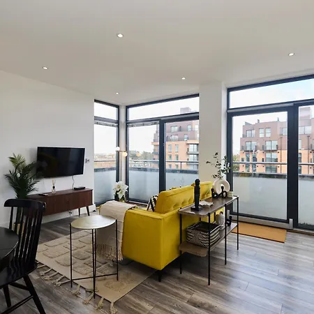 The Harlesden Classic - Lovely 2bdr Flat With Balcony Apartment
