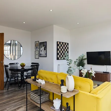 The Harlesden Classic - Lovely 2bdr Flat With Balcony Apartment *