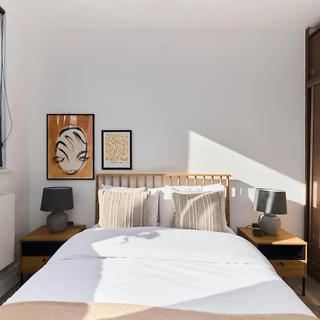 The Harlesden Place - Modern 3bdr Flat With Balcony * London