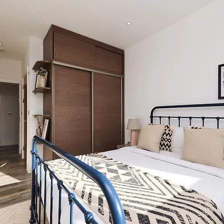 The Harlesden Place - Modern 3bdr Flat With Balcony *