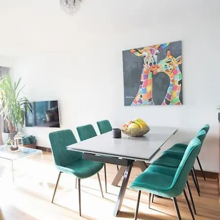 Lovely 2 Bedroom Overlooking River Thames Apartment London