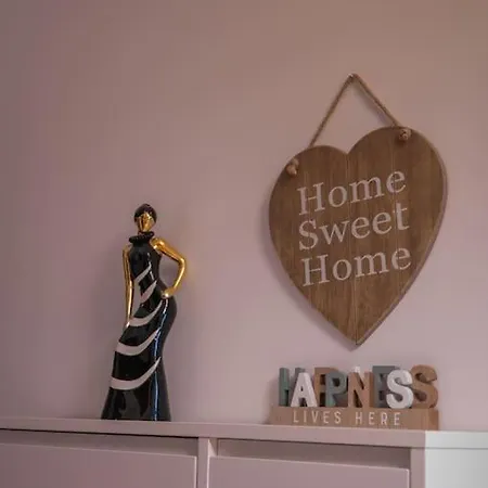 Lovely 2 Bedroom Overlooking River Thames