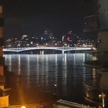 Apartment Lovely 2 Bedroom Overlooking River Thames *