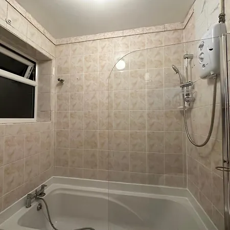 Apartment 4th Flat With Private Own Bathroom A Luxury Family Setup And Furnished With Double Bed A Double Futon-sofa Bed A Single Futon Bed A Baby Cot And Garden And Free Parking London