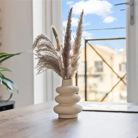 1-bedroom With Free Private Parking - Canary Wharf Apartment