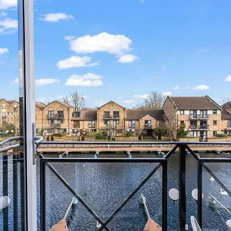 1-bedroom With Free Private Parking - Canary Wharf * London
