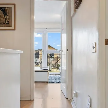 1-bedroom With Free Private Parking - Canary Wharf Apartment *