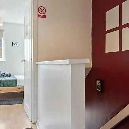 Apartment 1-bedroom With Free Private Parking - Canary Wharf *