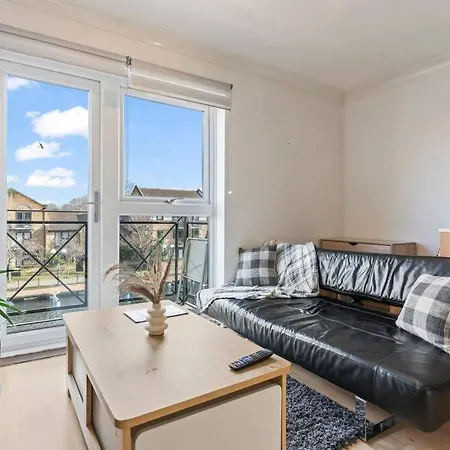 Apartment 1-bedroom With Free Private Parking - Canary Wharf