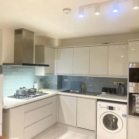Large Studio With Extra Sofa Bed And Private Bath Plus Kitchen Canary Wharf 1 *