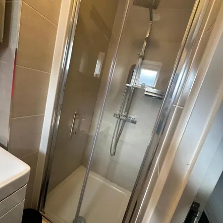 Large Studio With Extra Sofa Bed And Private Bath Plus Kitchen Canary Wharf 1