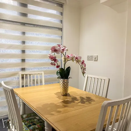 1 Bedroom Flat With Whirlpool Bath * London