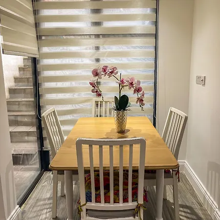 1 Bedroom Flat With Whirlpool Bath London