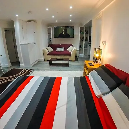 1 Bedroom Flat With Whirlpool Bath London