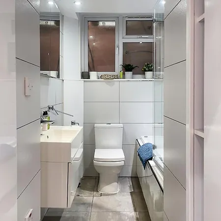 Apartment 1 Bedroom Flat With Whirlpool Bath London