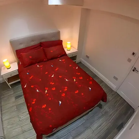 Apartment 1 Bedroom Flat With Whirlpool Bath *