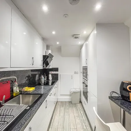 Apartment 1 Bedroom Flat With Whirlpool Bath *