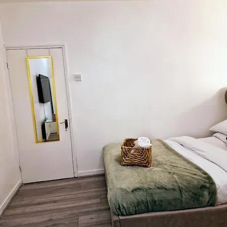 1 Bedroom Flat Apartment