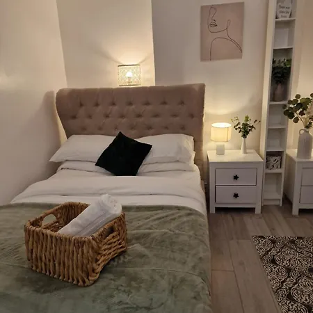 Apartment 1 Bedroom Flat