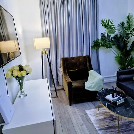 Apartment 1 Bedroom Flat *