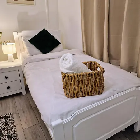 Apartment 1 Bedroom Flat