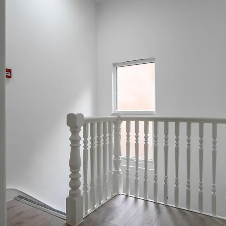 Modern Studio In Wembley *