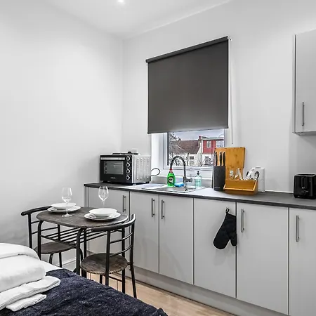 Modern Studio In Wembley *