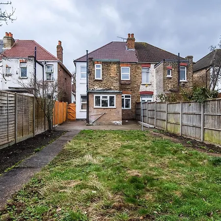 Guest house Modern Studio In Wembley