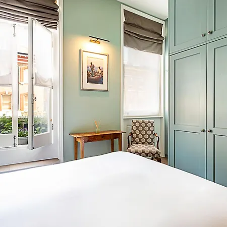 Well-designed Chelsea Flat London