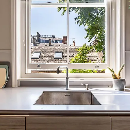 Well-designed Chelsea Flat Apartment