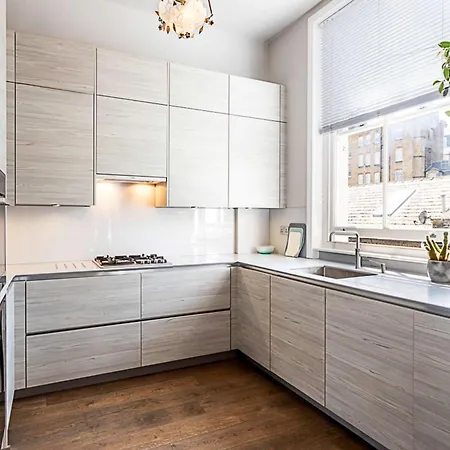 Apartment Well-designed Chelsea Flat *