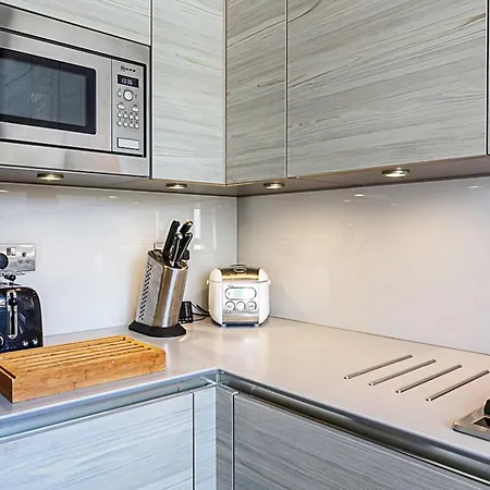 Apartment Well-designed Chelsea Flat London