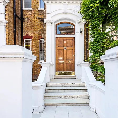Well-designed Chelsea Flat Apartment London
