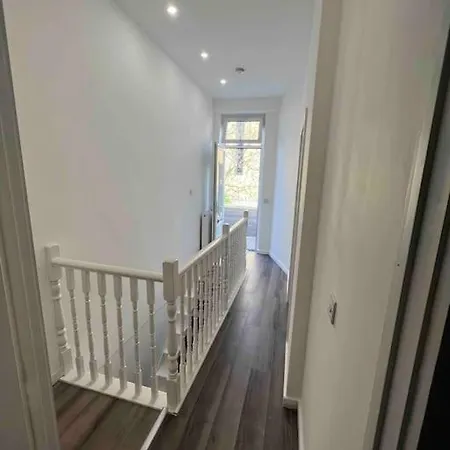 Appartamento Stunning 3br Maisonette In Brixton Londra