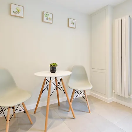 Split Level At West Hampstead By Concept Apartment *