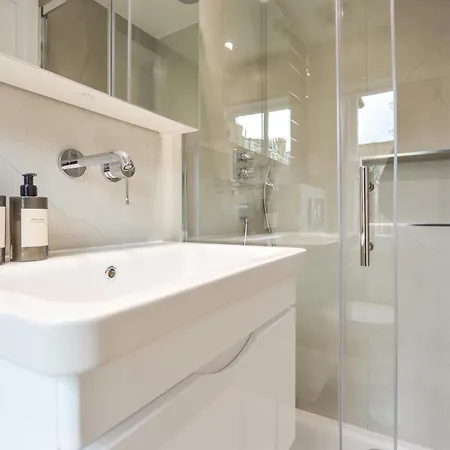 Split Level At West Hampstead By Concept Apartment