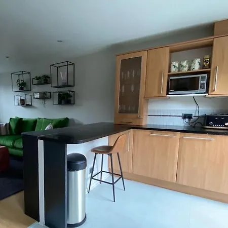 Holiday home 2 Bed House In Hampton - Free Parking Hanworth