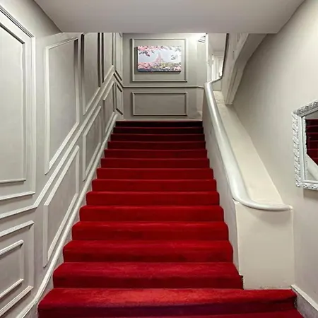 Apartment Flat In Ealing Broadway *