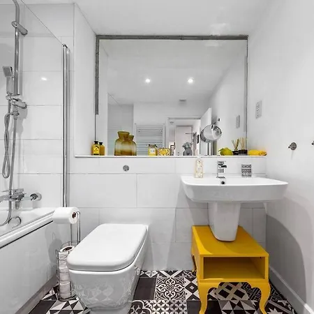 3 Bedroom In Haymarket Sleep 10 Hy2 Apartment London