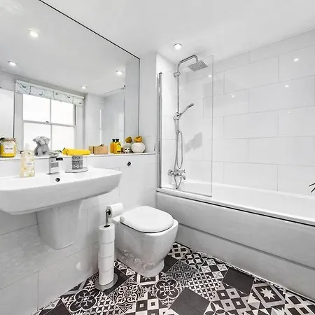 3 Bedroom In Haymarket Sleep 10 Hy2
