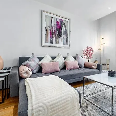 3 Bedroom In Haymarket Sleep 10 Hy2 London