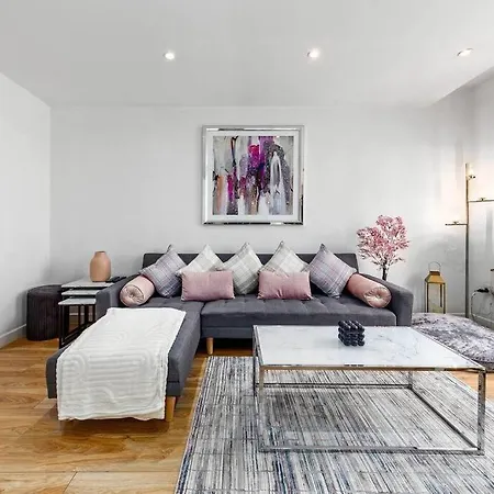 3 Bedroom In Haymarket Sleep 10 Hy2 * London