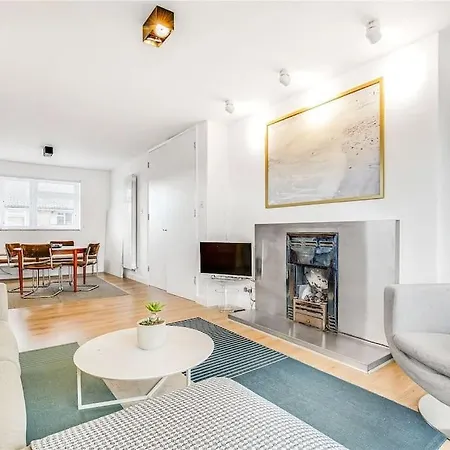 2 Bed Bright Flat In Fulham *