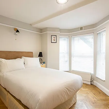 Cosy Garden Flat In Prestigious Residential Area Apartment *